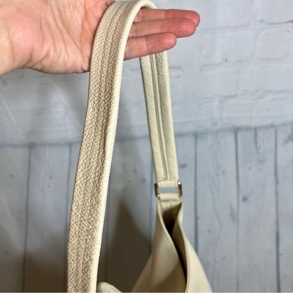 Tote Le Monde ivory pebbled leather slouchy hobo shoulder bag luxurious - Picture 5 of 16
